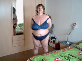 ReifeMissMolly - Ich bin 48 und bin immer dann hier, wenn ich heiss bin. Und das kann sehr oft sein. Ich liebe die Lust, Erotik, den Sex und lebe das auch gern vor der Cam aus. Schaust Du mir zu?