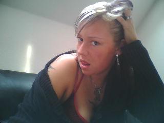 1042223 320x240 in Sina: Heiss bin ich immer und ueberall, auch live!