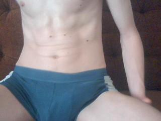 attraktiver junger geiler Gay Boy mit Sixpack 1307282 320x240 Junger geiler Gay Boy mit Sixpack
