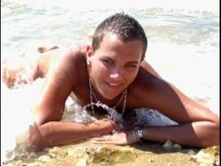 1334704 320x240 SKAH: Heisser Boy sucht harten Mann!