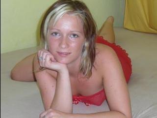Vanesa20X - Meine Mus*i ist schon ganz feucht und wartet auf deinen Sch*anz.