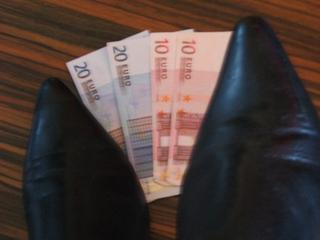 Stiefellady Lady X - Bewundere meine Stiefel, du Loser.