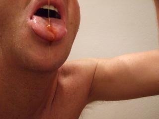 camboy4you - Alter: 45 / Krebs - Alter: 190 / normal - Geschlecht: m&auml;nnlich - Ausrichtung: bisexuell - Haare: blond / kurz - Piercing: keins - BH-Gr&ouml;&szlig;e:  - Hautfarbe: weiss - Augen: blau - Rasur: vollrasiert