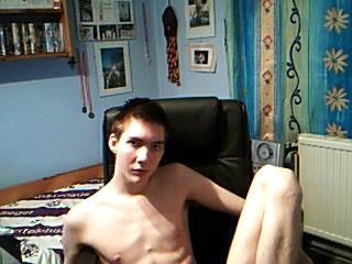 Hotboy18 - Du willst mal so einen richtig geilen Typen sehen? Dann komm zu mir, und chatte mit mir. Ich bin so sexy, dass du deine Augen nicht mehr von mir lassen kannst. Ich freue mich schon auf dich.