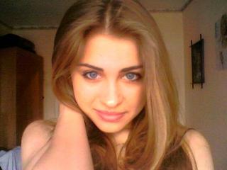 MISSKISS - Kino, Musik, kochen und reisen. - Hi! Bin eine romantische und leidenschaftliche Frau. Ich mag es viel zu küssen und danach noch mehr:-). Da ich zur Zeit ledig bin, suche ich hier nebenbei auch einen Partner:-)! Kuss für dich:-). - Alter: 20 / Zwilling - Größe: 165 / schlank - Geschlecht: weiblich - Ausrichtung: bisexuell - Haare: blond / sehr lang - Piercing: keins - BH-Größe: B - Hautfarbe: weiss - Augen: blau - Rasur: teilrasiert