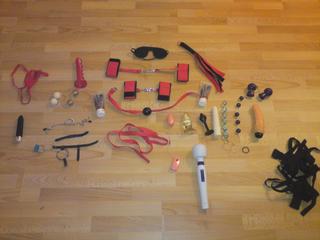 Alter: 27 / Widder - Gr&ouml;&szlig;e: 193 / schlank - Geschlecht: m�nnlich - Ausrichtung: bisexuell - Haare: br�nett / kurz - Piercing: Zunge - BH-Gr&ouml;&szlig;e:  - Hautfarbe: gebr�unt - Augen: braun - Rasur: vollrasiert
