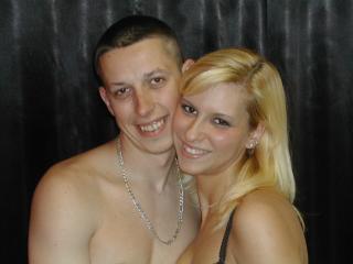 SuperBlondie - Alter: 23 / Stier - Alter: -1 / schlank - Geschlecht: Paar - Ausrichtung: bisexuell - Haare:  / lang - Piercing: Bauchnabel - BH-Gr&ouml;&szlig;e:  - Hautfarbe: gebr&auml;unt - Augen: blau - Rasur: vollrasiert