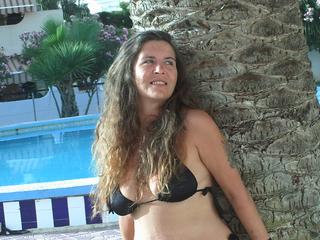 zauberin666 - Alter: 44 / Zwilling - Gr&ouml;&szlig;e: 168 / schlank - Geschlecht: weiblich - Ausrichtung: bisexuell - Haare: br�nett / sehr lang - Piercing: keins - BH-Gr&ouml;&szlig;e: C - Hautfarbe: gebr�unt - Augen: gr�n - Rasur: vollrasiert