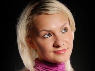 Alter: 19 / Widder - Gr&ouml;&szlig;e: 178 / sportlich - Geschlecht: weiblich - Ausrichtung: bisexuell - Haare: blond / mittellang - Piercing: keins - BH-Gr&ouml;&szlig;e: B - Hautfarbe: weiss - Augen: gr&uuml;n - Rasur: vollrasiert 