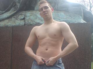 Sweetbiboy - Kommst Du schon? Bin den ganzen Tag dauergeil.